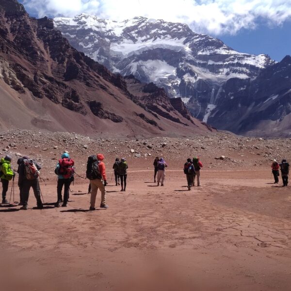 TREKKING A PLAZA FRANCIA - PARQUE PROVINCIAL ACONCAGUA - Imagen 4
